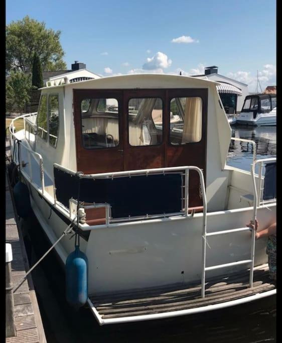 Suesses Motorboot - Bremen Ueberseestadt מראה חיצוני תמונה