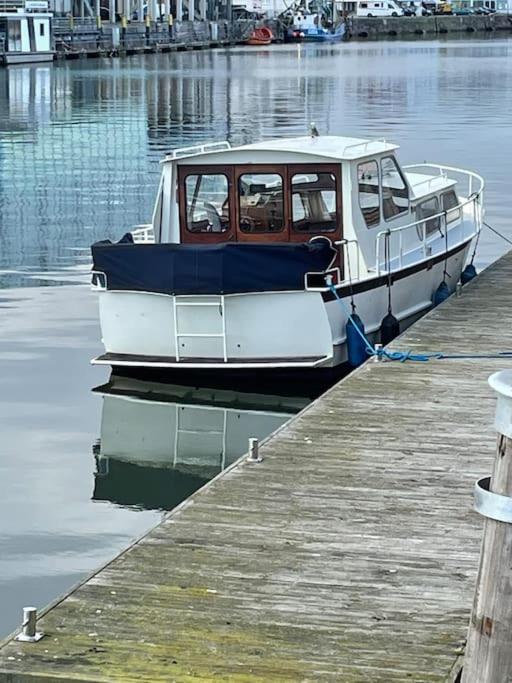 Suesses Motorboot - Bremen Ueberseestadt מראה חיצוני תמונה