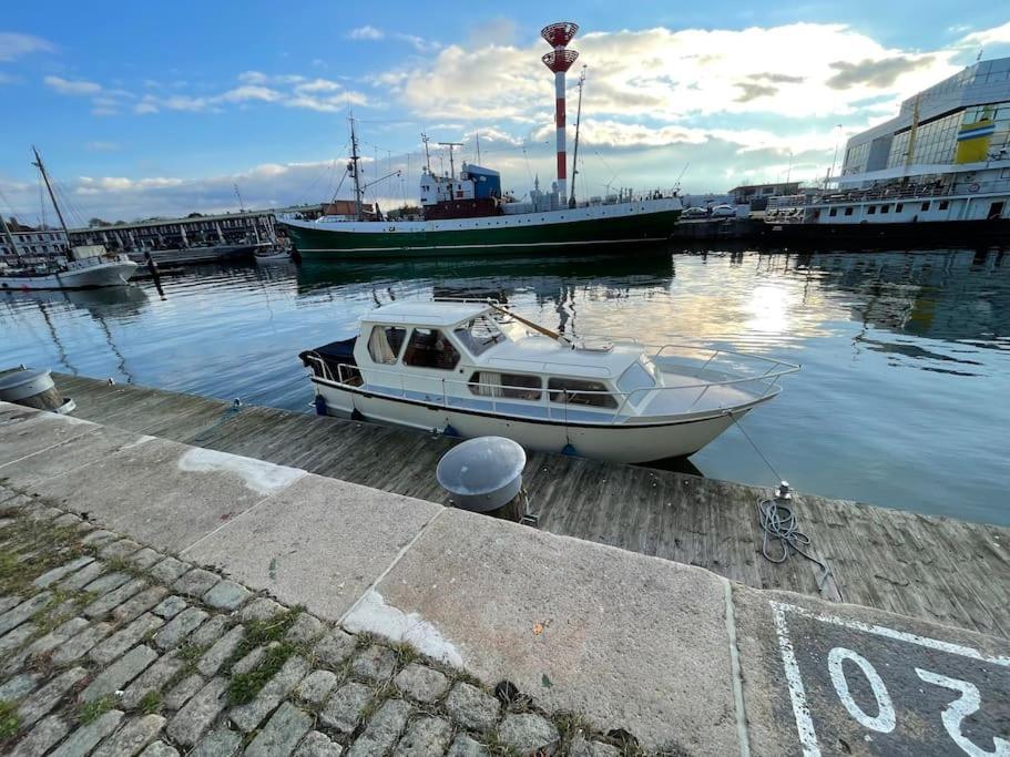 Suesses Motorboot - Bremen Ueberseestadt מראה חיצוני תמונה