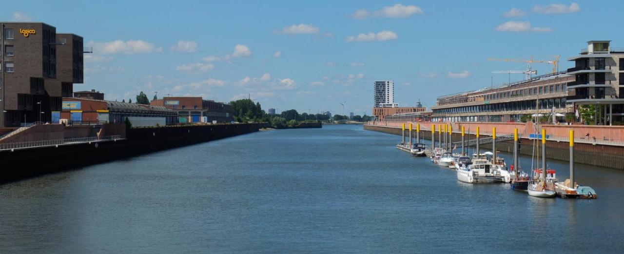 Suesses Motorboot - Bremen Ueberseestadt מראה חיצוני תמונה