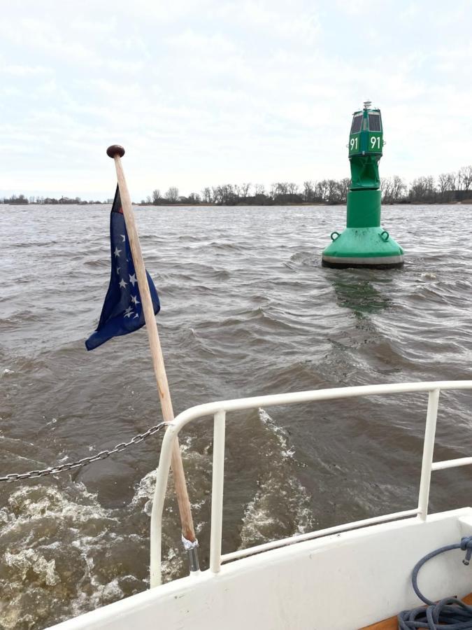 Suesses Motorboot - Bremen Ueberseestadt מראה חיצוני תמונה
