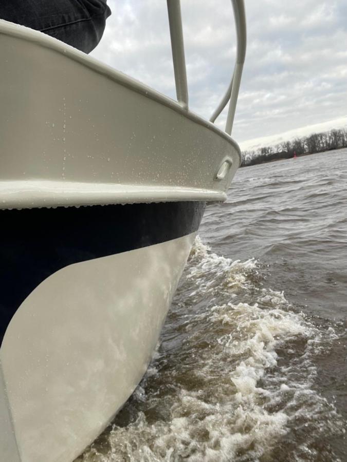 Suesses Motorboot - Bremen Ueberseestadt מראה חיצוני תמונה