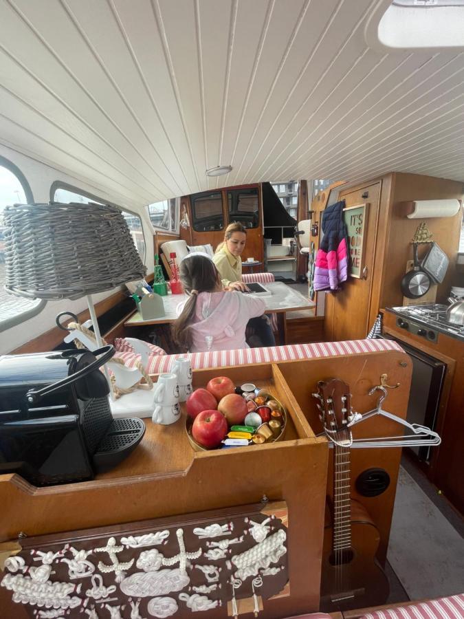 Suesses Motorboot - Bremen Ueberseestadt מראה חיצוני תמונה