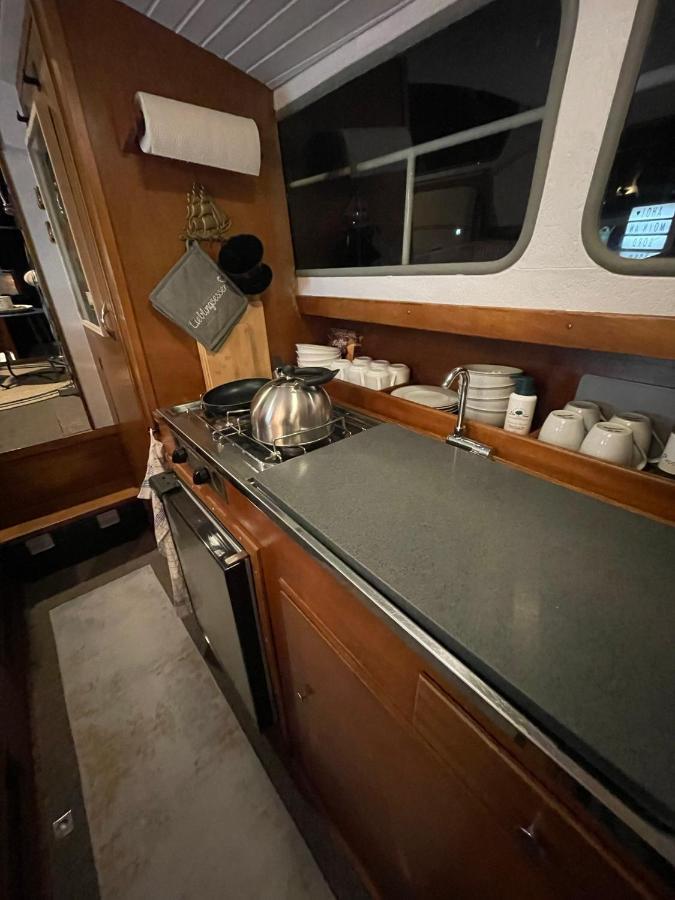 Suesses Motorboot - Bremen Ueberseestadt מראה חיצוני תמונה